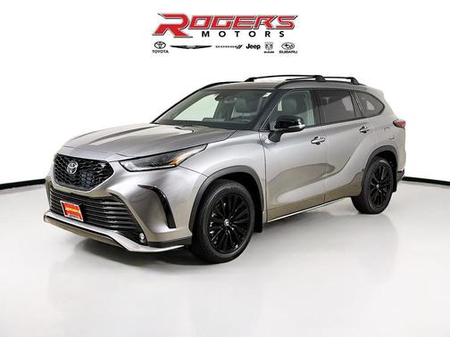 2026 Toyota Highlander Black Mixed Media-trimmed