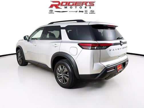 2024 Nissan Pathfinder SV 4WD
