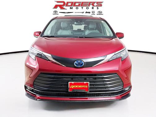 2025 Toyota Sienna XLE