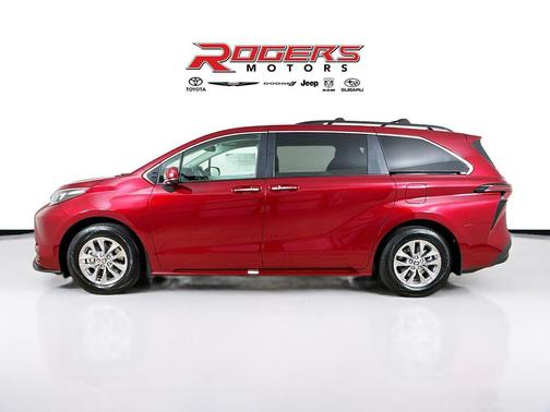 2025 Toyota Sienna XLE