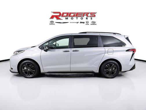 2025 Toyota Sienna XSE 7 Passenger