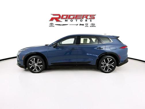 2025 Toyota Crown Signia XLE