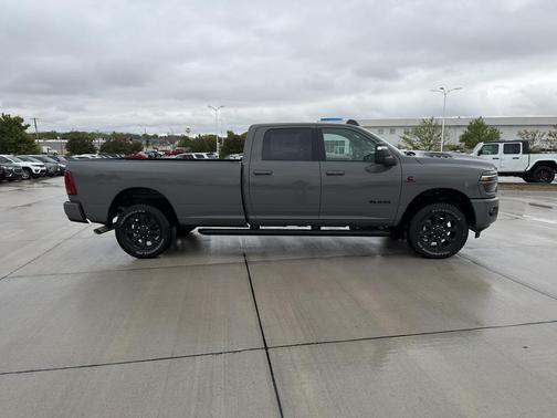 Ceramic Gray Clearcoat 2026 RAM 3500 Laramie Crew Cab 4x4 8' Box