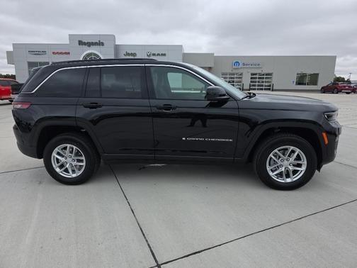 Diamond Black Crystal Pearlcoat 2026 Jeep Grand Cherokee Altitude