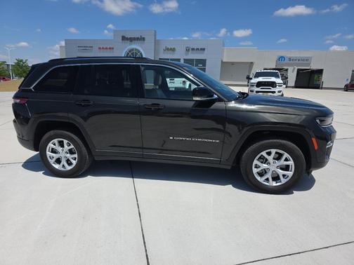 Rocky Mountain Pearlcoat 2023 Jeep Grand Cherokee Limited