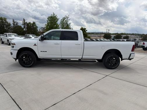 Bright White Clearcoat 2026 RAM 3500 Laramie Crew Cab 4x4 8' Box