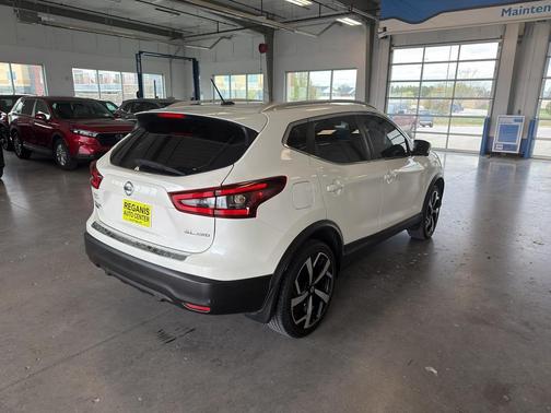 Pearl White Tricoat 2022 Nissan Rogue Sport SL