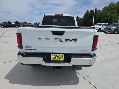 Bright White Clearcoat 2026 RAM 2500 Big Horn Crew Cab 4x4 6'4' Box