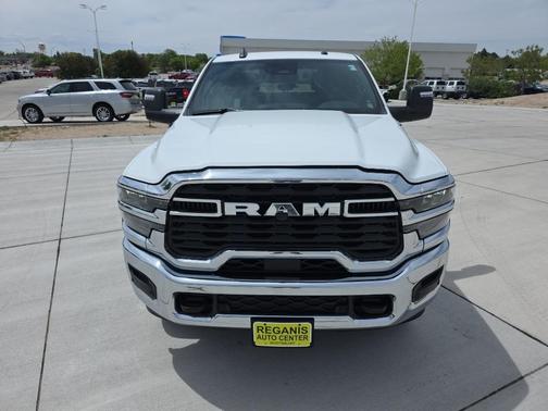 Bright White Clearcoat 2026 RAM 2500 Big Horn Crew Cab 4x4 6'4' Box