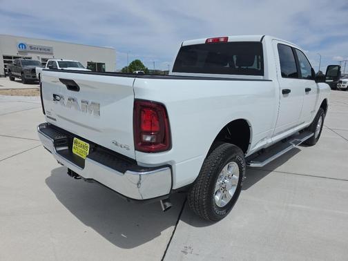 Bright White Clearcoat 2026 RAM 2500 Big Horn Crew Cab 4x4 6'4' Box
