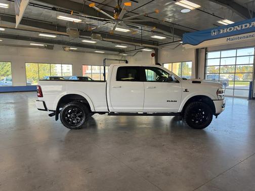 2020 RAM 2500 Laramie Crew Cab 4X4 6'4' Box