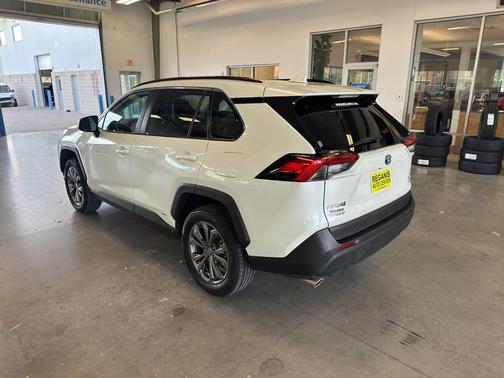 2022 Toyota RAV4 Hybrid XLE Premium