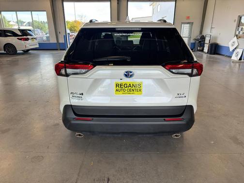 2022 Toyota RAV4 Hybrid XLE Premium