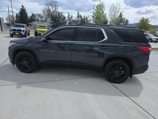 Graphite Metallic 2020 Chevrolet Traverse LT Leather
