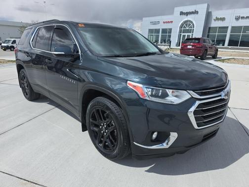 Graphite Metallic 2020 Chevrolet Traverse LT Leather