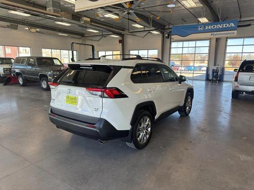 2021 Toyota RAV4 XLE Premium