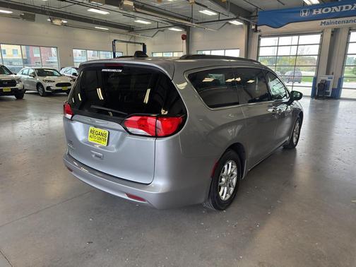 2021 Chrysler Voyager LXI