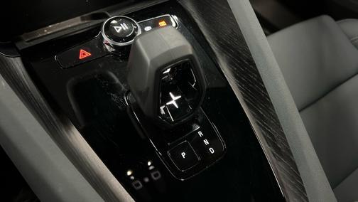 2022 Polestar 2 Long range Dual motor - AWD - Plus,Pilot