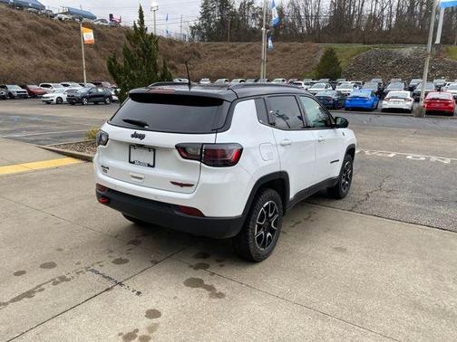 2025 Jeep Compass Trailhawk