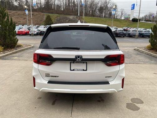Platinum White Pearl 2026 Honda Odyssey Sport-L