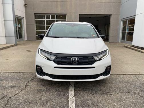 Platinum White Pearl 2026 Honda Odyssey Sport-L
