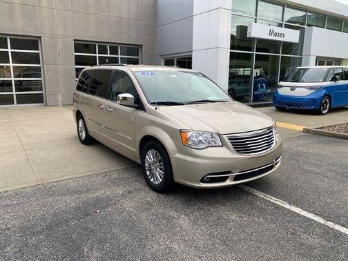 2015 Chrysler Town & Country Touring-L