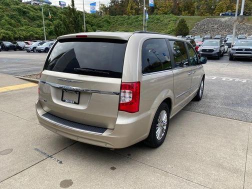 2015 Chrysler Town & Country Touring-L