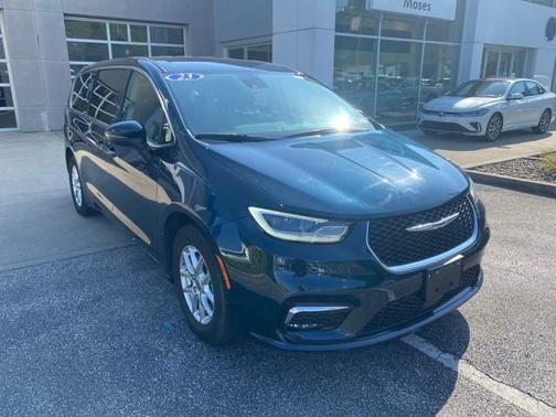 2023 Chrysler Pacifica Touring-L