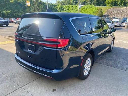 2023 Chrysler Pacifica Touring-L