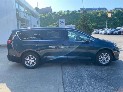2023 Chrysler Pacifica Touring-L