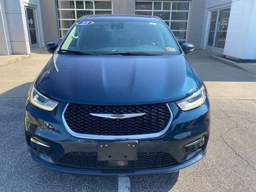 2023 Chrysler Pacifica Touring-L