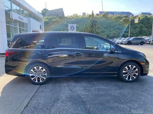 Crystal Black Pearl 2025 Honda Odyssey Elite