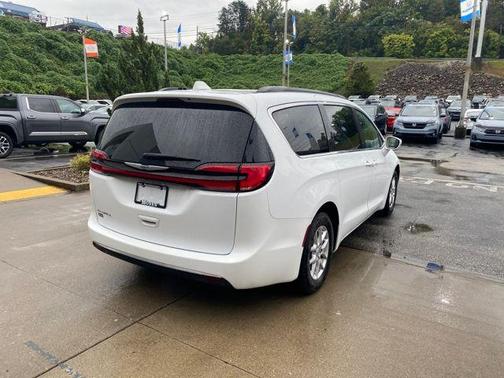 2022 Chrysler Pacifica Touring-L