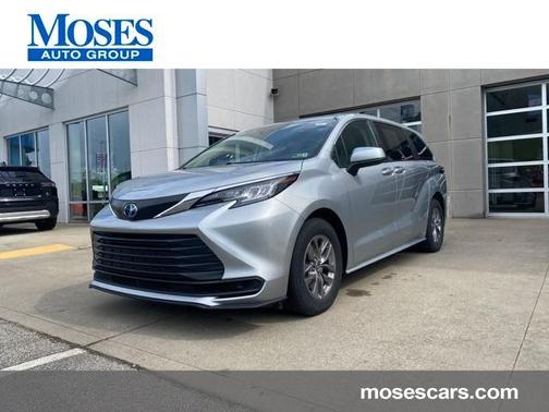 2023 Toyota Sienna LE
