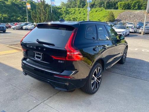 2023 Volvo XC60 B5 Plus Dark Theme