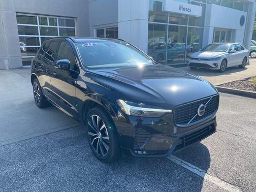 2023 Volvo XC60 B5 Plus Dark Theme