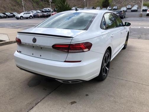 Photo 4 of 26 of 2021 Volkswagen Passat 2.0T R-Line