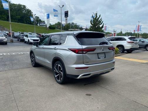 2024 Mitsubishi Outlander SE