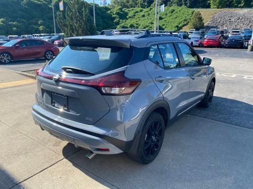 2022 Nissan Kicks SR