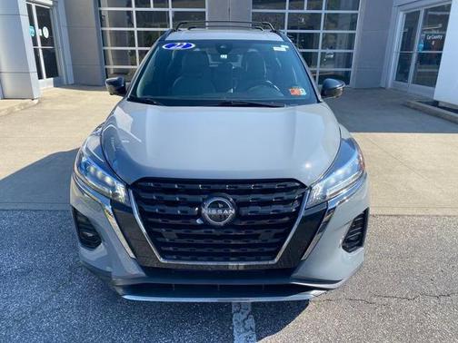 2022 Nissan Kicks SR