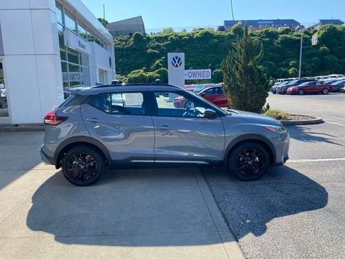 2022 Nissan Kicks SR