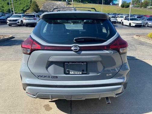 2022 Nissan Kicks SR