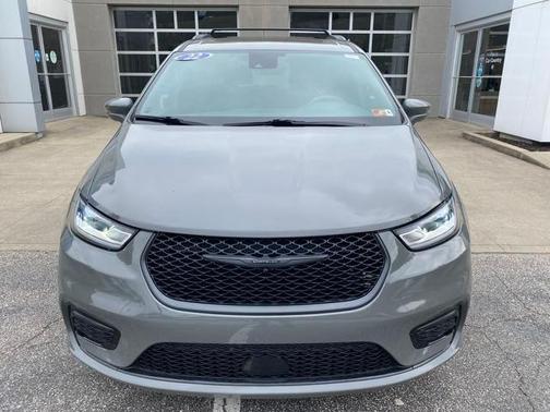 2022 Chrysler Pacifica Touring-L
