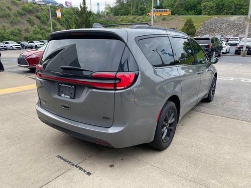 2022 Chrysler Pacifica Touring-L