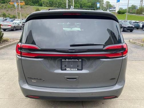 2022 Chrysler Pacifica Touring-L