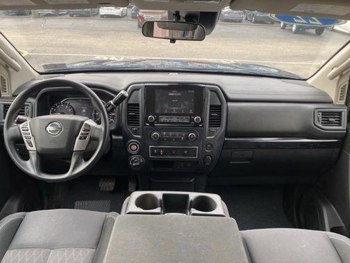 2022 Nissan Titan SV