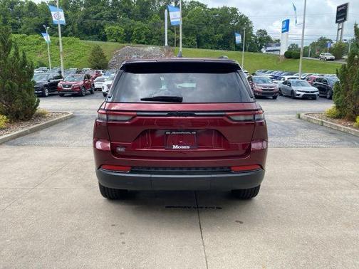 2024 Jeep Grand Cherokee Laredo