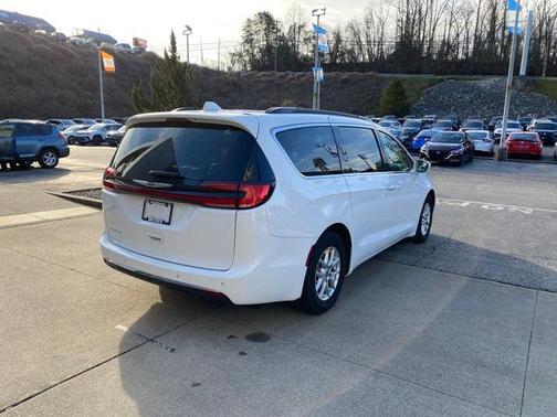 2022 Chrysler Pacifica Touring-L