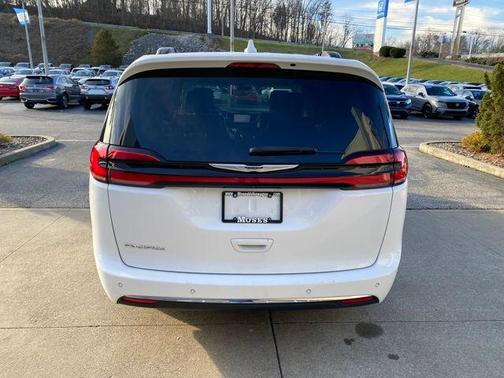 2022 Chrysler Pacifica Touring-L