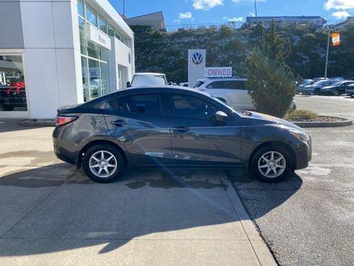 2020 Toyota Yaris Sedan L